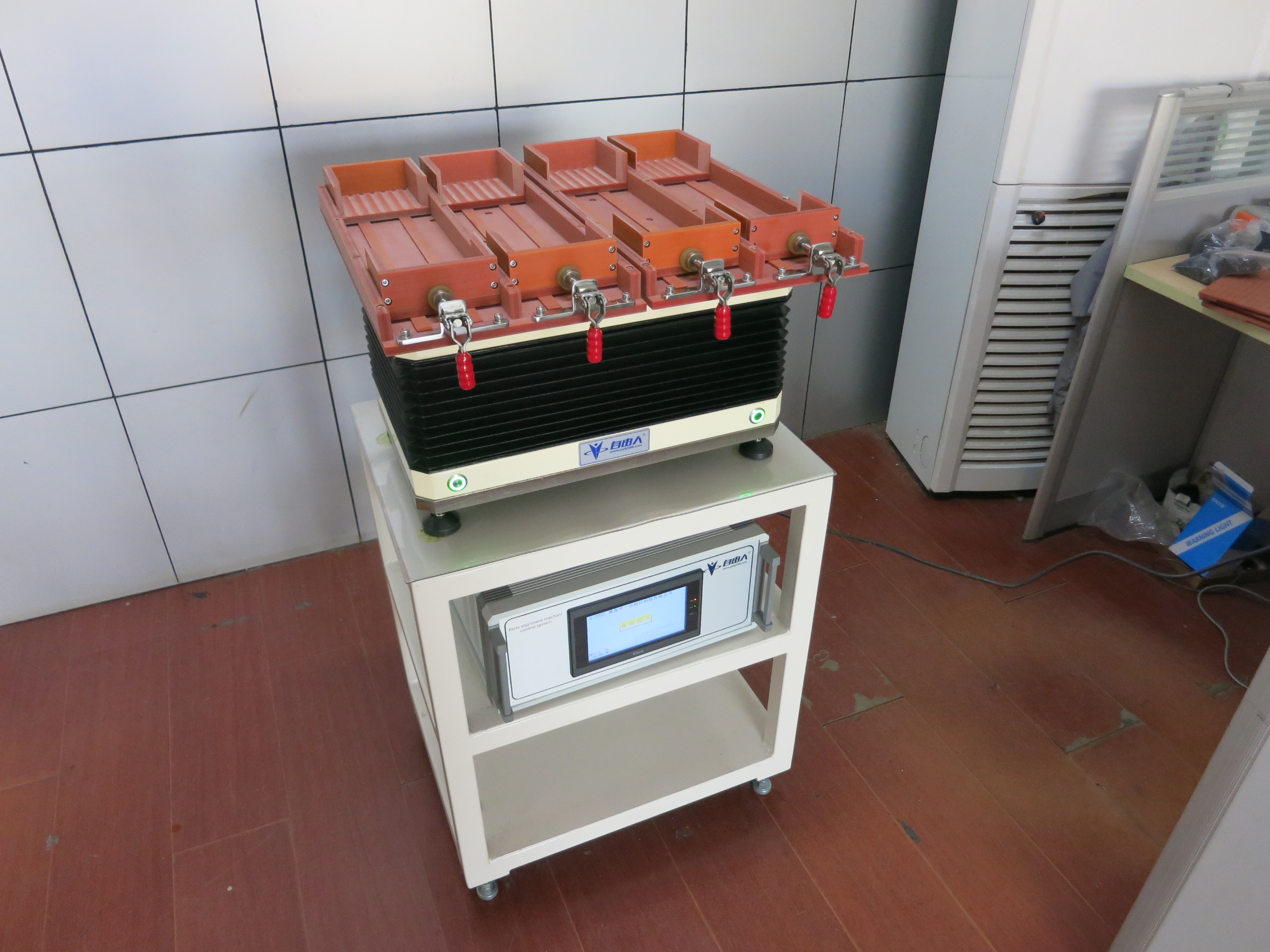 自由人品牌陳列機(jī)小零件排列小零件擺盤專用設(shè)備